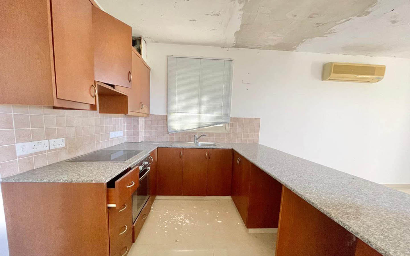 key-ready-villa-for-sale-paphos-cyprus-need-renovation8 2-Bedroom Villa with Sea Views — Ready to Become a Beautiful and Welcoming Home