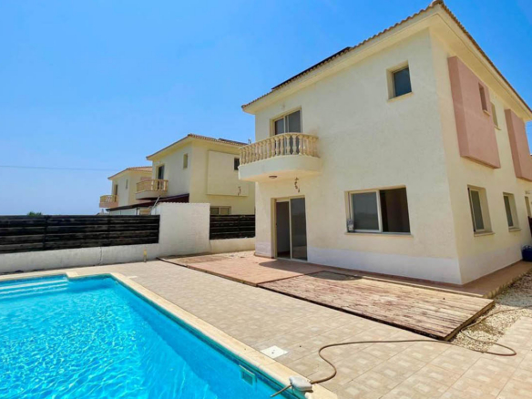 3 bedroom Villa with Pool and Sea View Just Steps from the Beach
