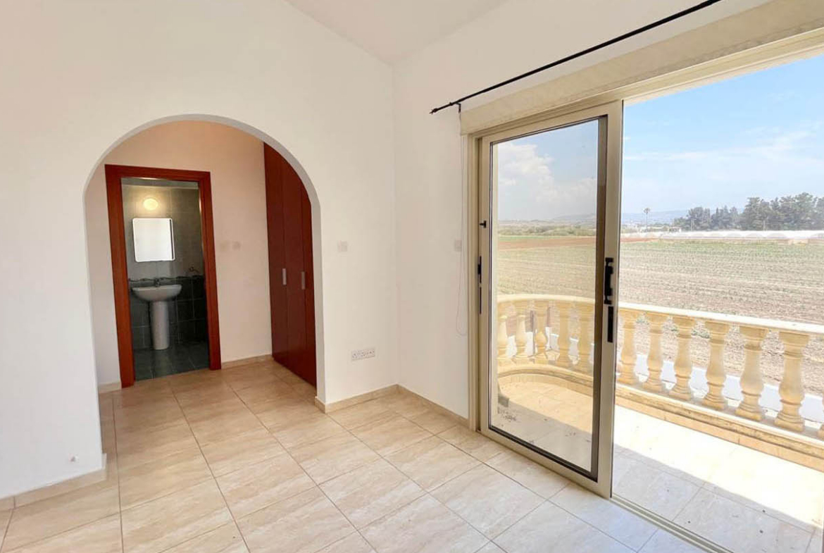 3 bedroom Villa with Pool and Sea View Just Steps from the Beach