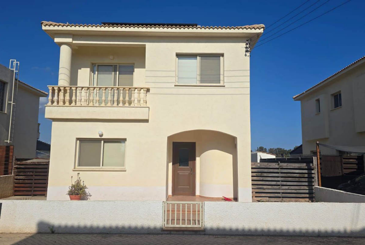 3 bedroom Villa with Pool and Sea View Just Steps from the Beach