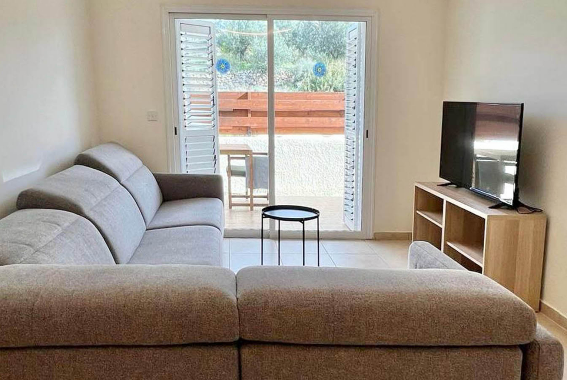 Modern Apartment with a Small Garden and Communal Swimming Pool
