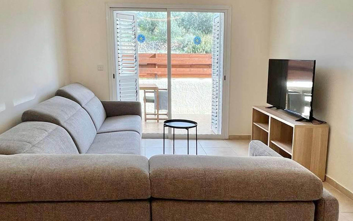 modern-renovated-apartment-for-sale-paphos-cyprus1 Modern Apartment with a Small Garden and Communal Swimming Pool