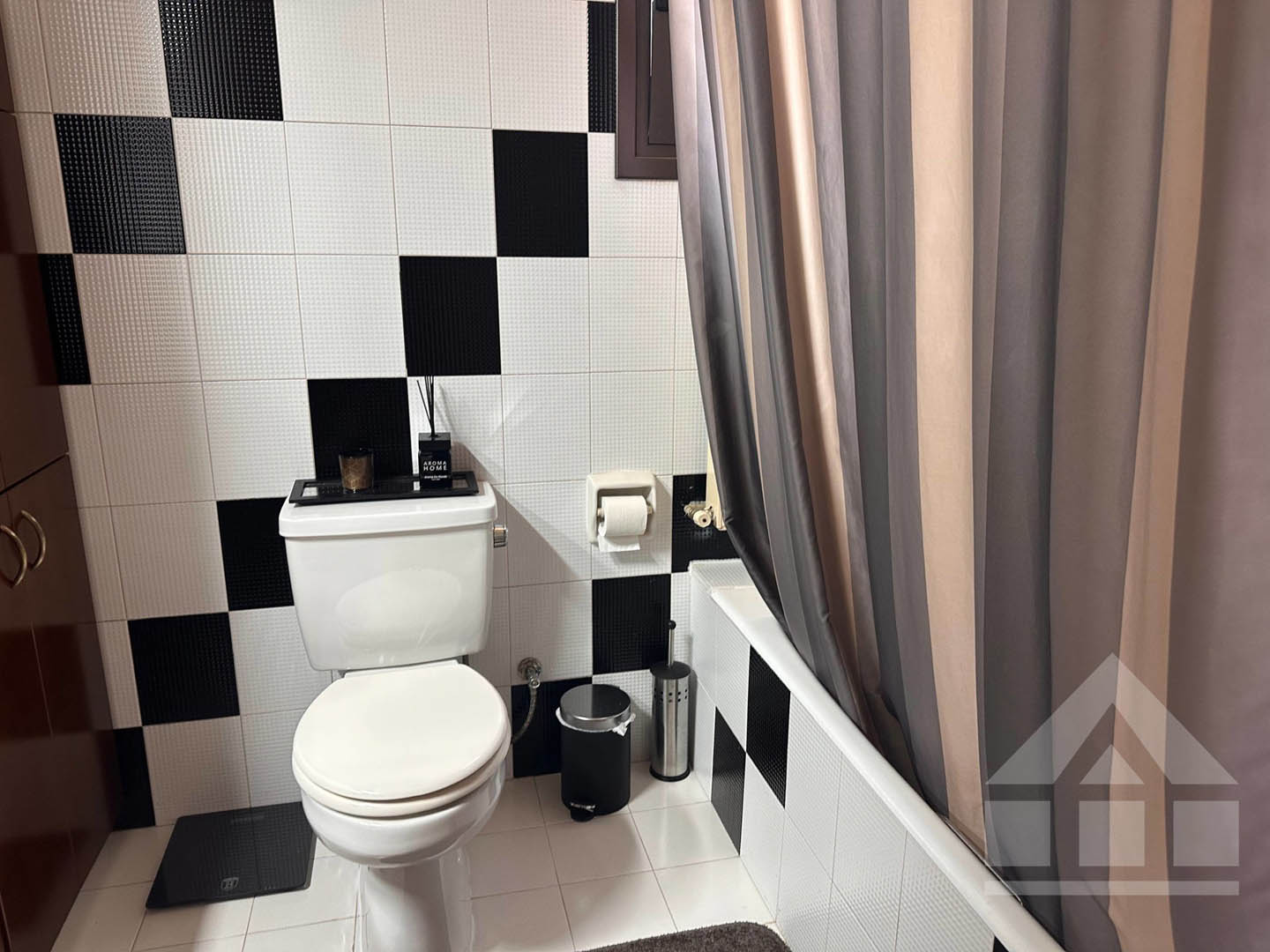 new-house-for-sale-larnaca-cyprus15 3-Bedroom House with a Cozy Internal Courtyard and Covered Veranda