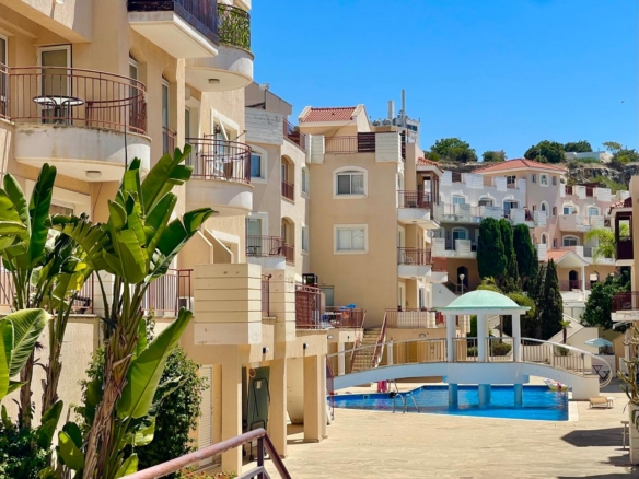 2-bedroom townhouse fully renovated in a contemporary style