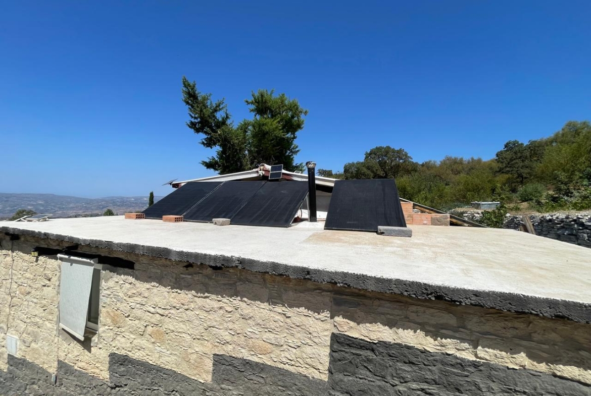 Stone House with 2 Bedrooms, Panoramic Views and Autonomous Systems