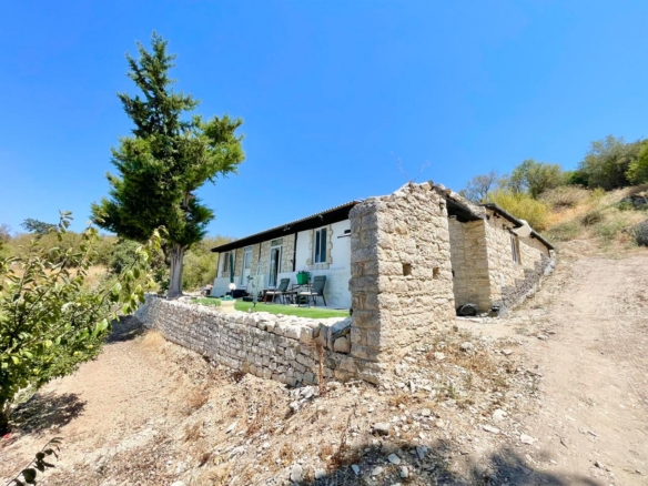 Stone House with 2 Bedrooms, Panoramic Views and Autonomous Systems