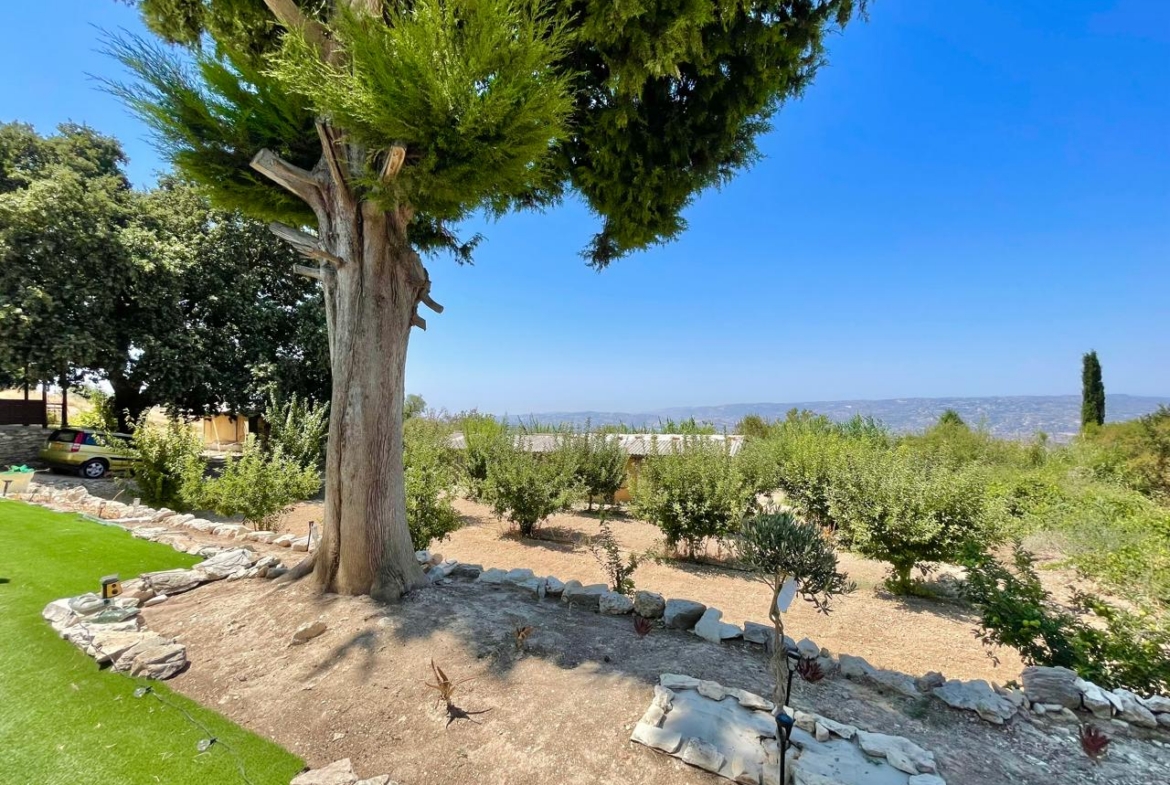 Stone House with 2 Bedrooms, Panoramic Views and Autonomous Systems