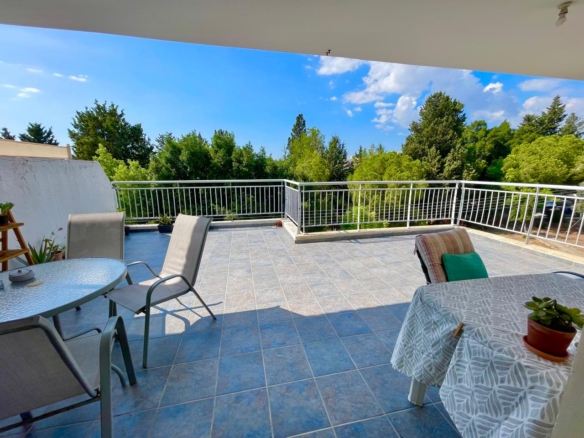 Spacious 2-Bedroom Penthouse easily adapts to a wide variety of lifestyles