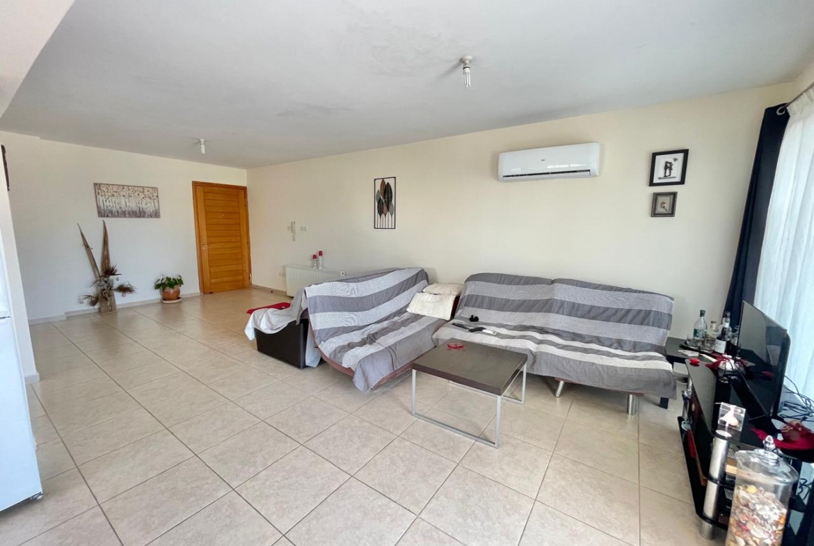 Spacious 2-Bedroom Penthouse easily adapts to a wide variety of lifestyles