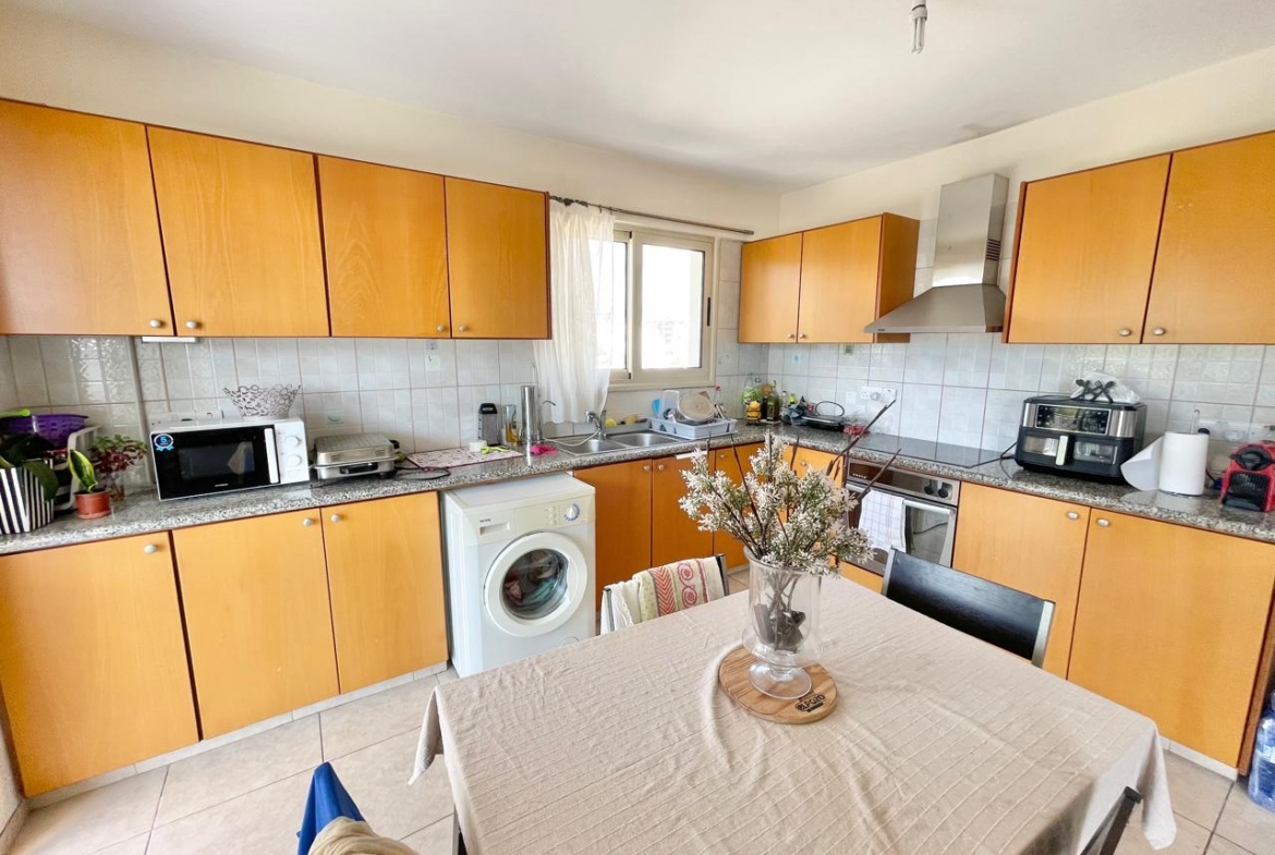 Spacious 2-Bedroom Penthouse easily adapts to a wide variety of lifestyles