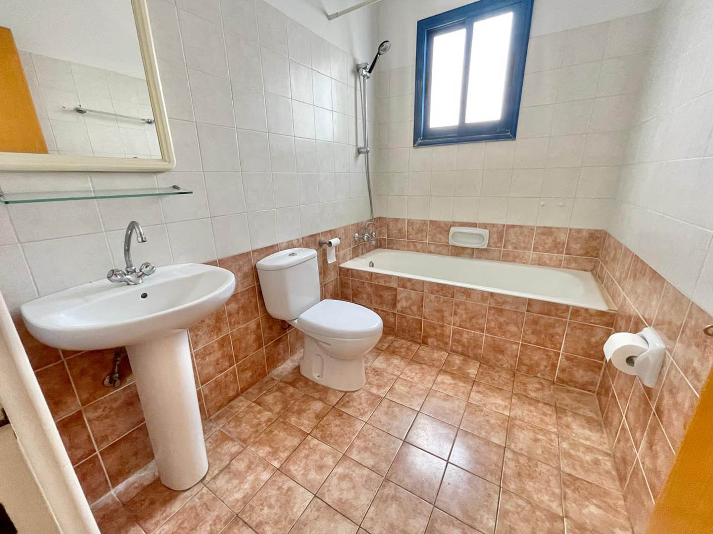 2-bedroom apartment with a large veranda and sea views