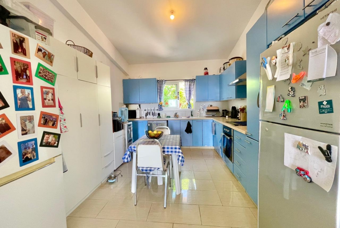 Spacious three bedroom bungalow very close to sea and beaches