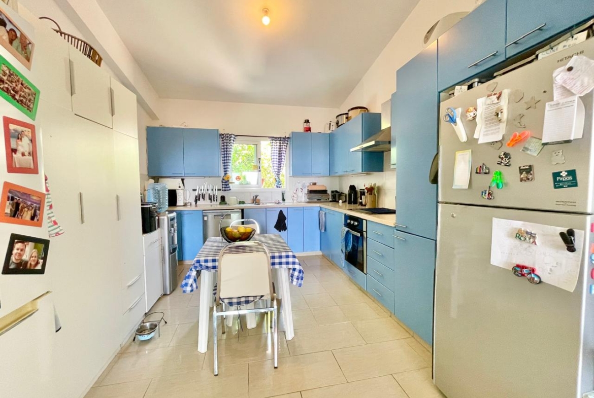 Spacious three bedroom bungalow very close to sea and beaches