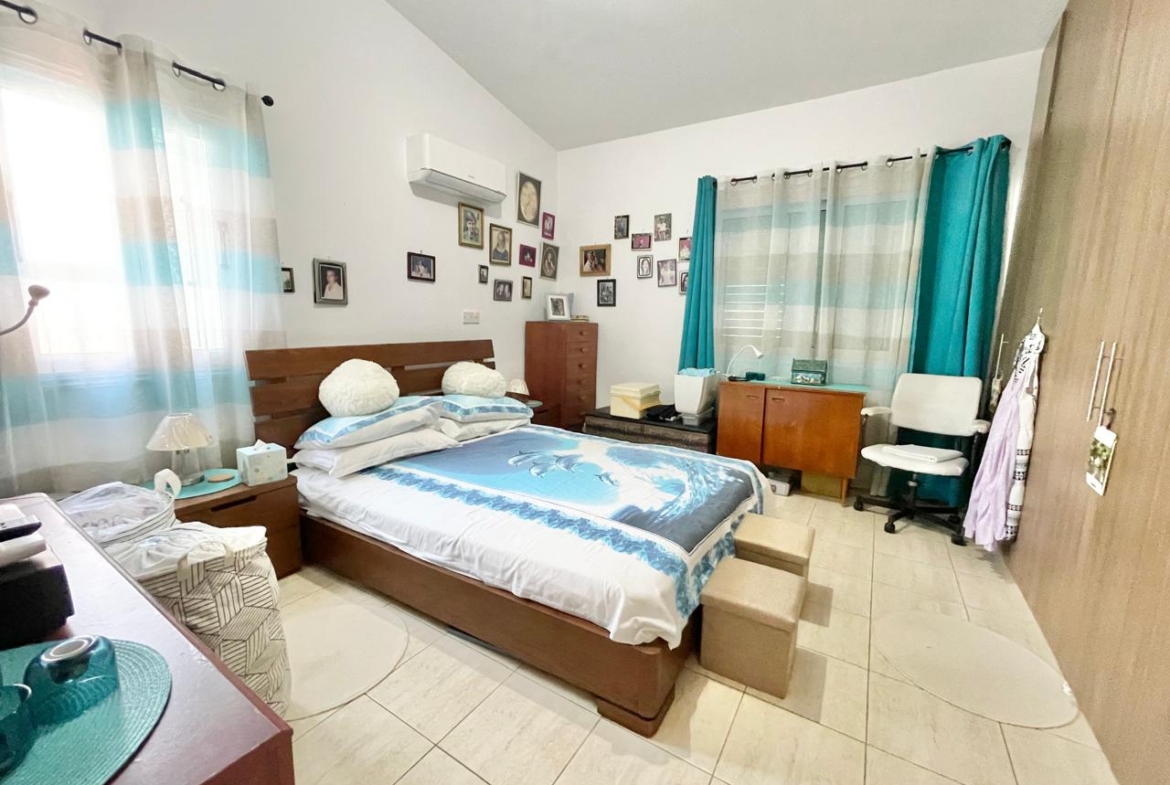 Spacious three bedroom bungalow very close to sea and beaches
