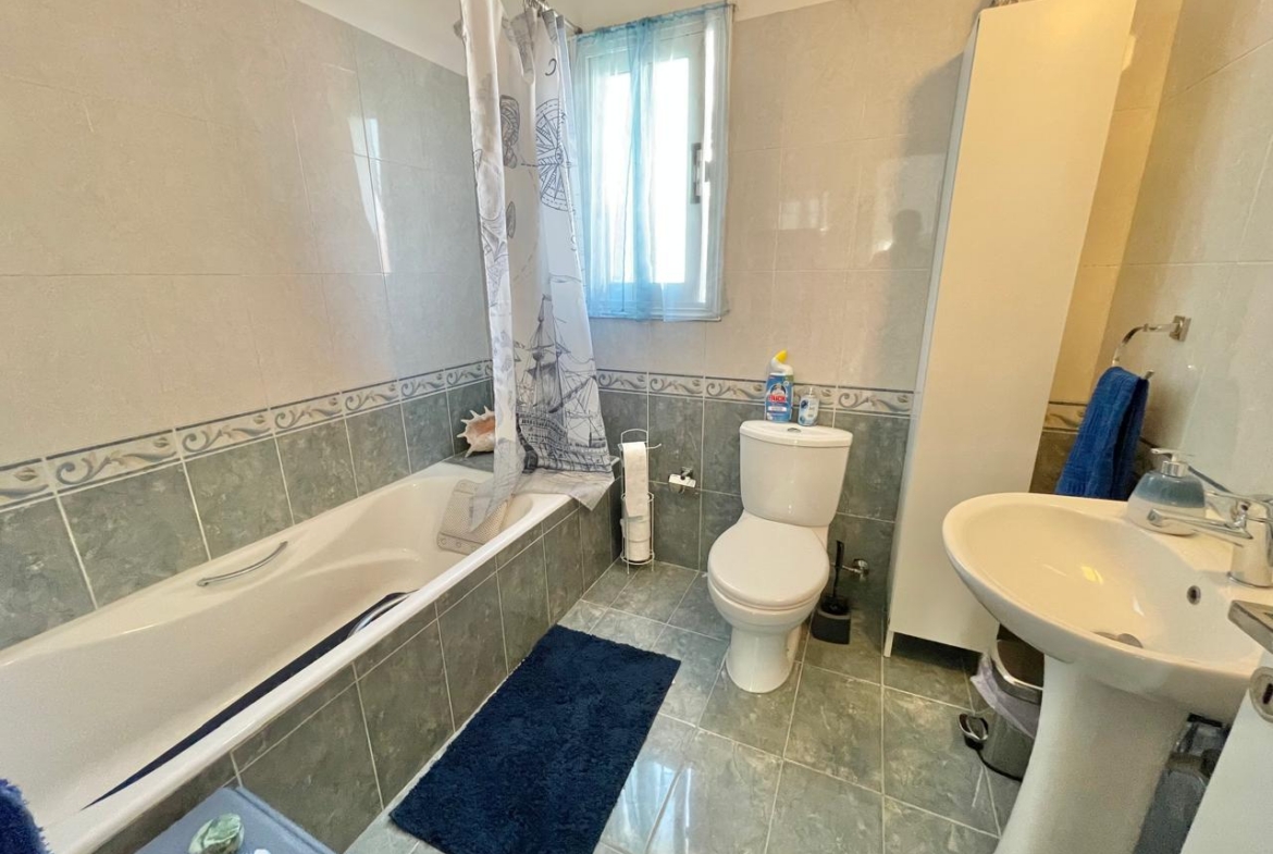 Spacious three bedroom bungalow very close to sea and beaches