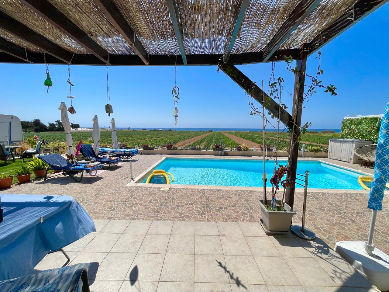 Spacious three bedroom bungalow very close to sea and beaches