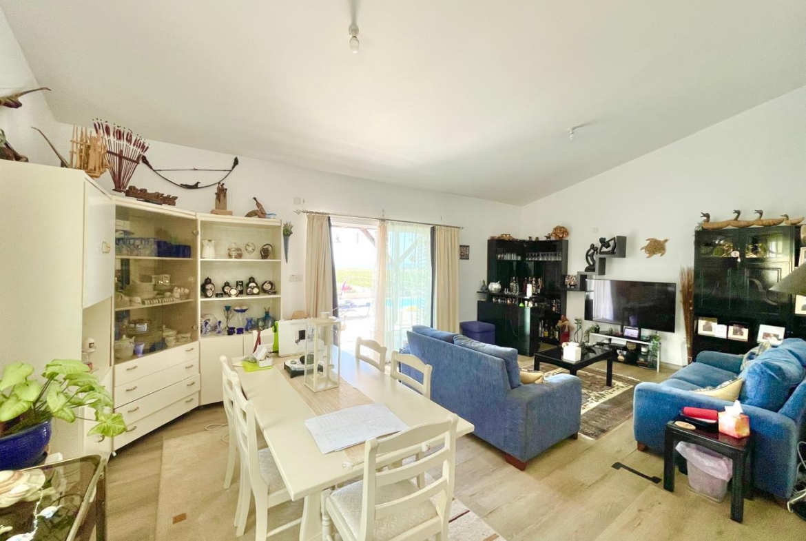 Spacious three bedroom bungalow very close to sea and beaches