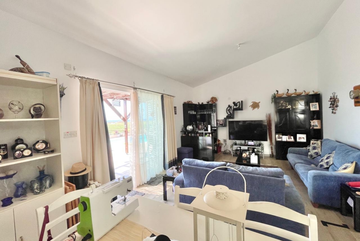 Spacious three bedroom bungalow very close to sea and beaches