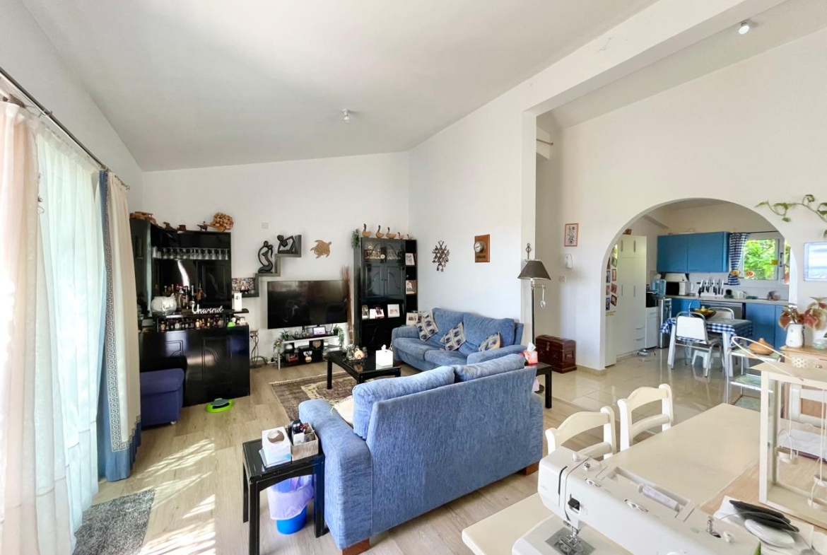 Spacious three bedroom bungalow very close to sea and beaches
