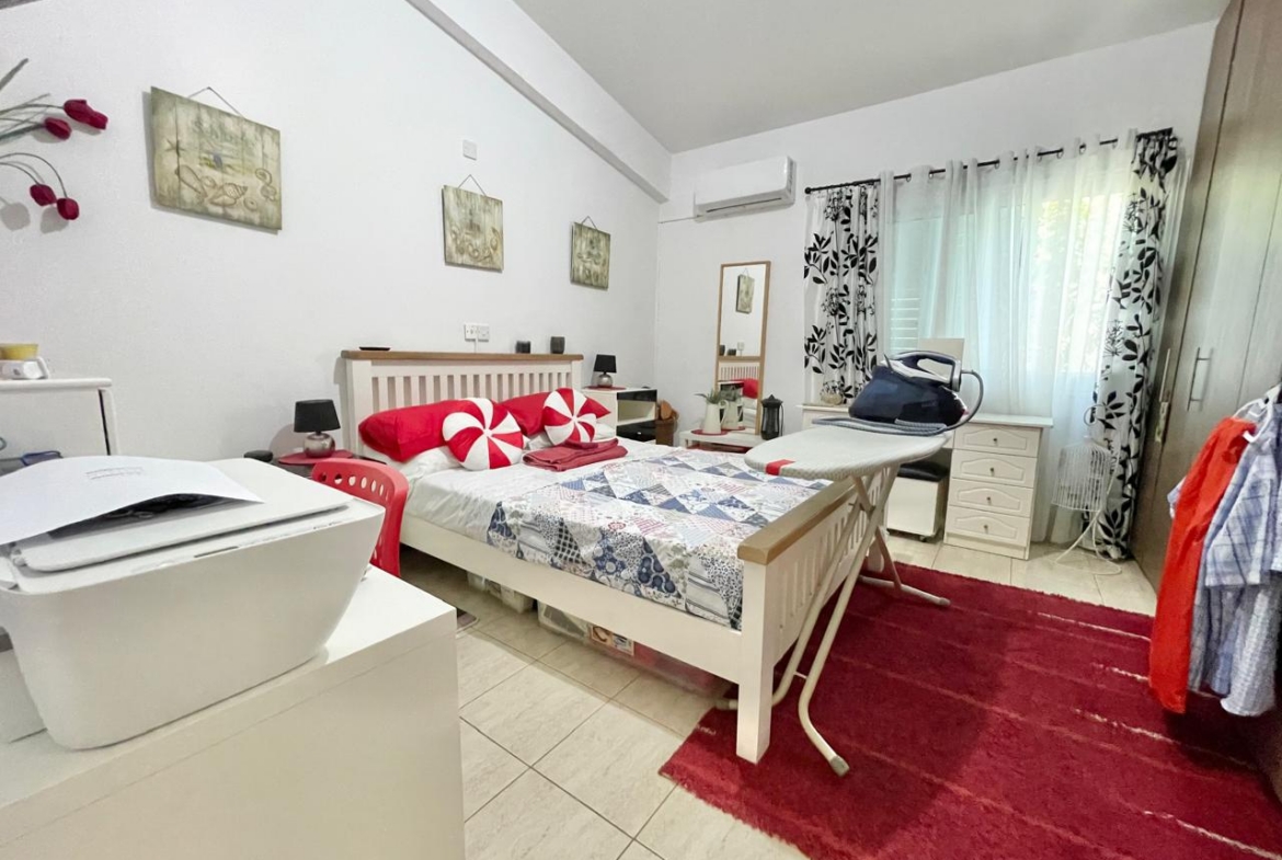 Spacious three bedroom bungalow very close to sea and beaches