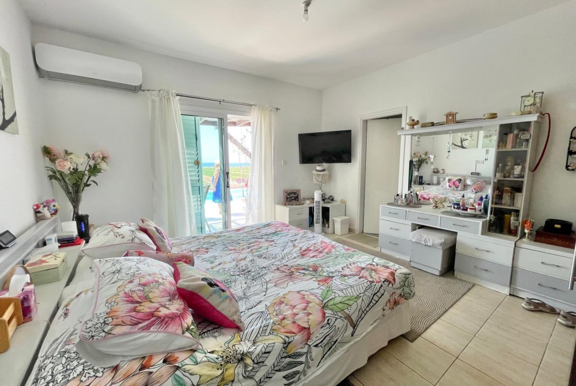 Spacious three bedroom bungalow very close to sea and beaches