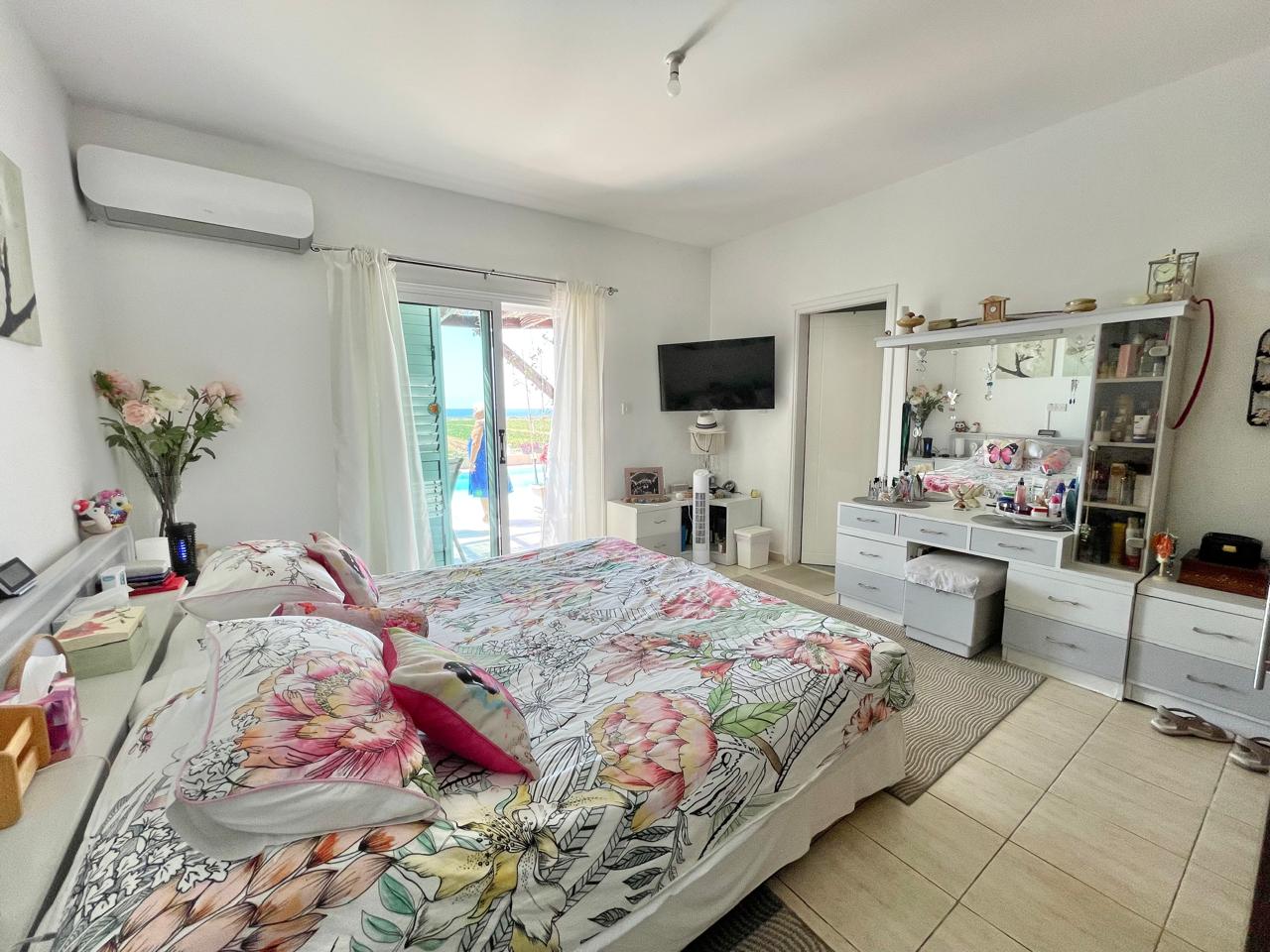 Spacious three bedroom bungalow very close to sea and beaches