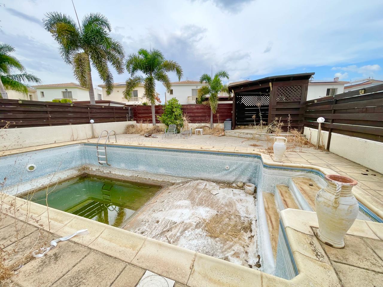 4-Bedroom Villa with Pool