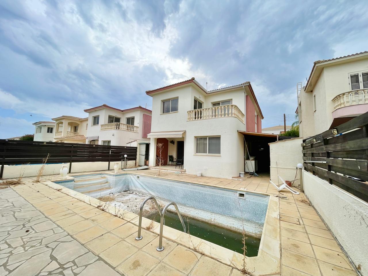 4-Bedroom Villa with Pool