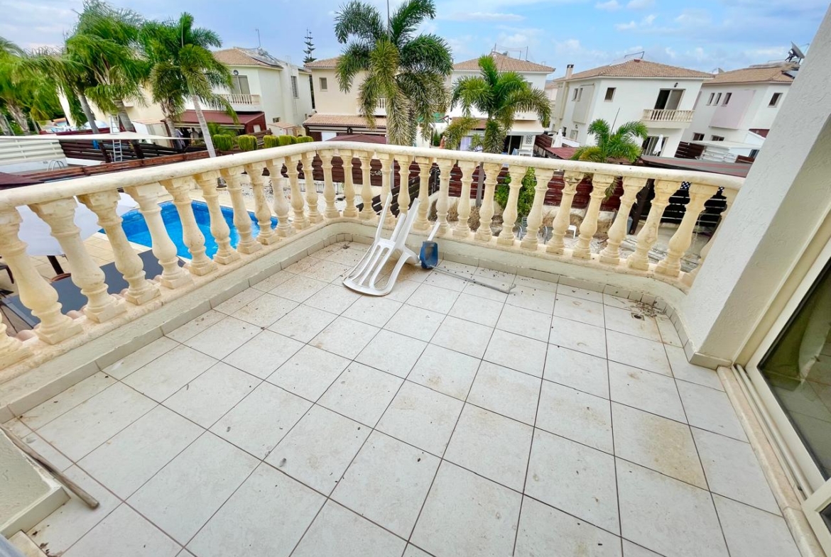 4-Bedroom Villa with Pool