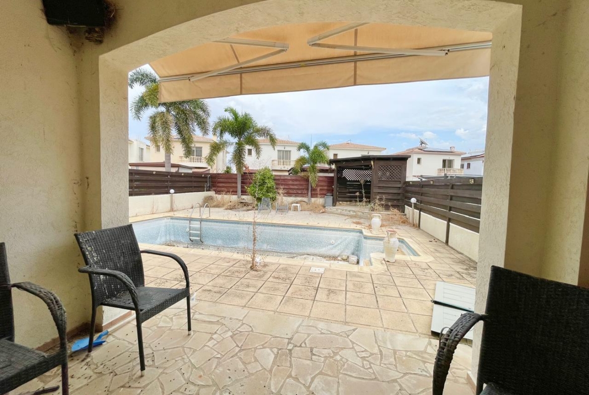 4-Bedroom Villa with Pool