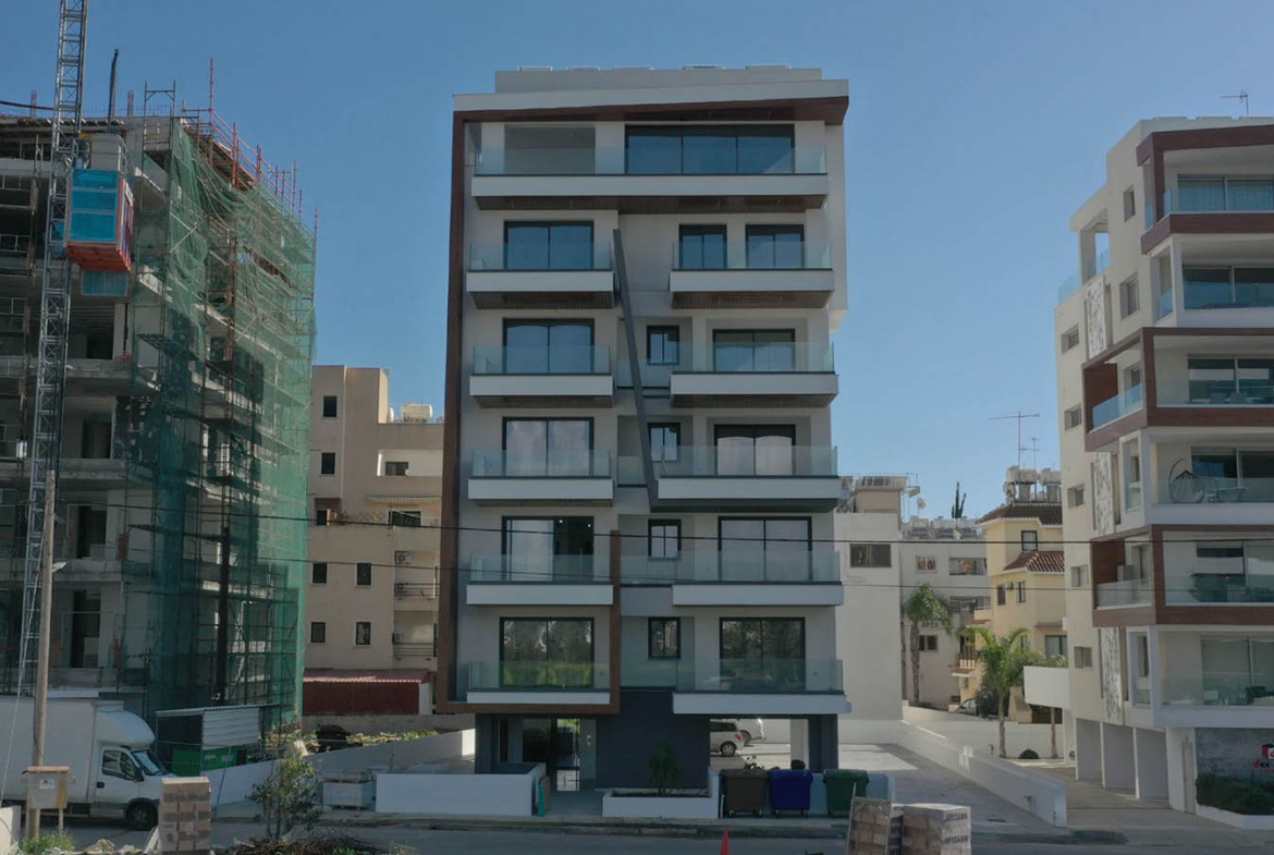 Contemporary 3-Bedroom Apartment near Mackenzie Beach