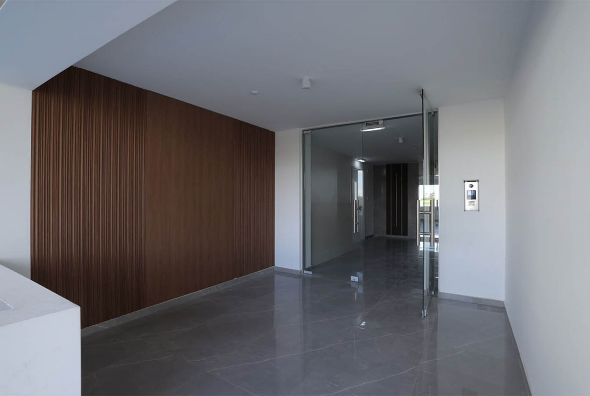 Contemporary 3-Bedroom Apartment near Mackenzie Beach