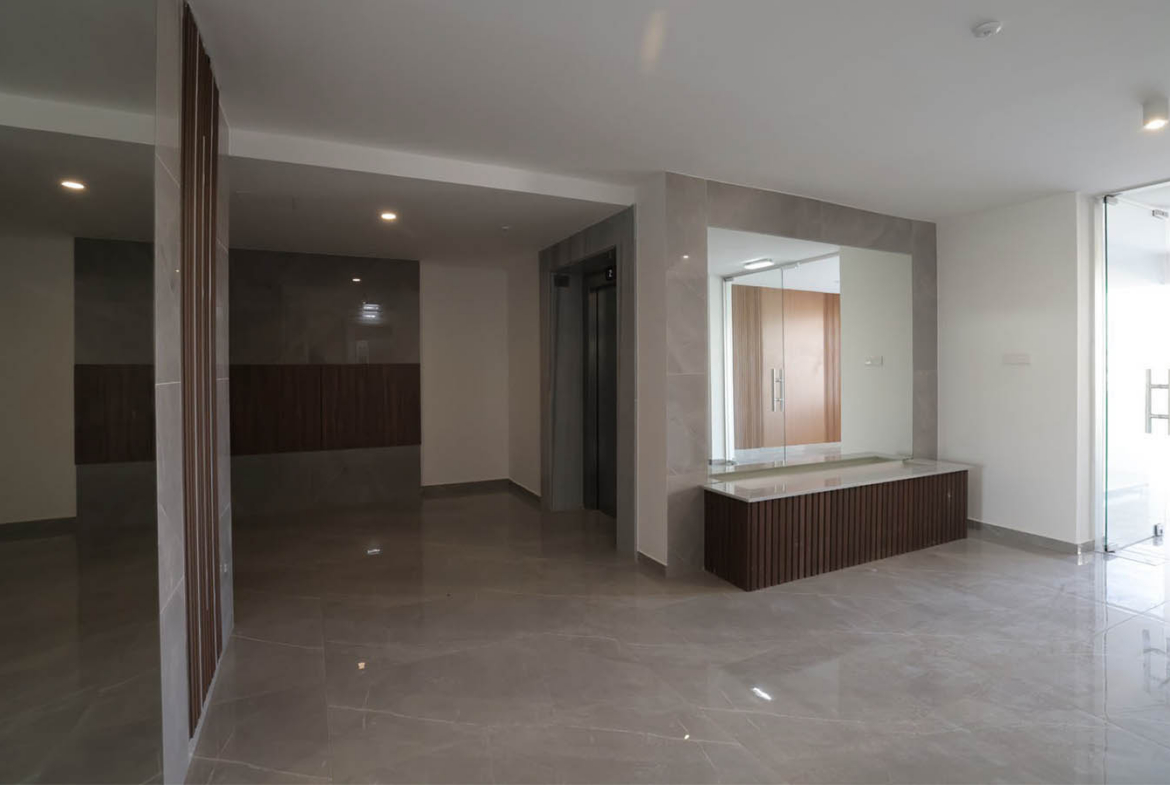 Contemporary 3-Bedroom Apartment near Mackenzie Beach