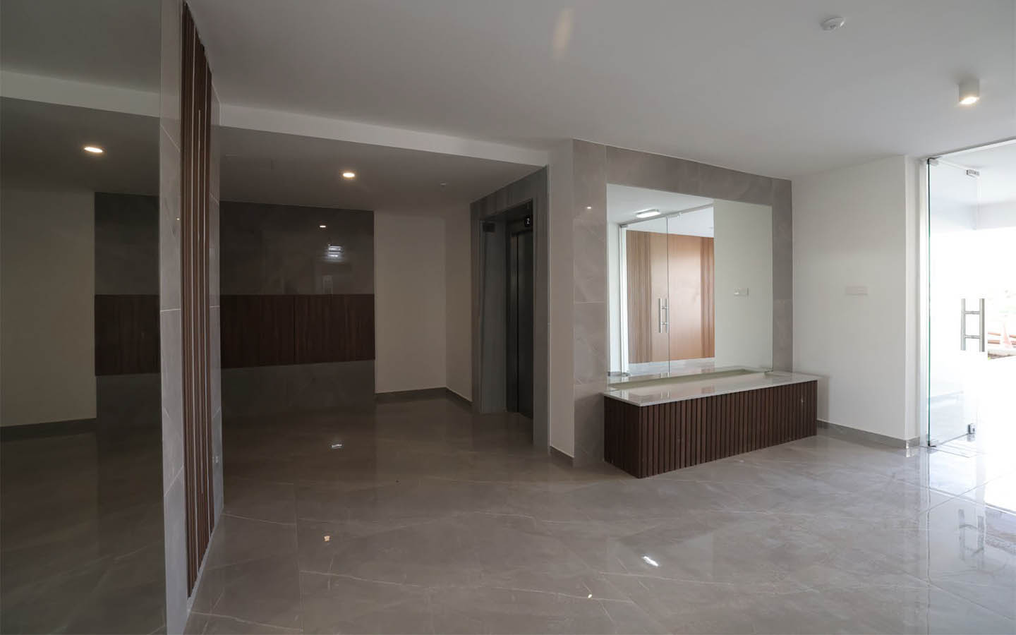 Contemporary 3-Bedroom Apartment near Mackenzie Beach
