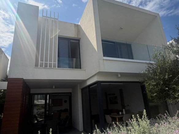 Modern 3-Bedroom Villa within a beautifully maintained development