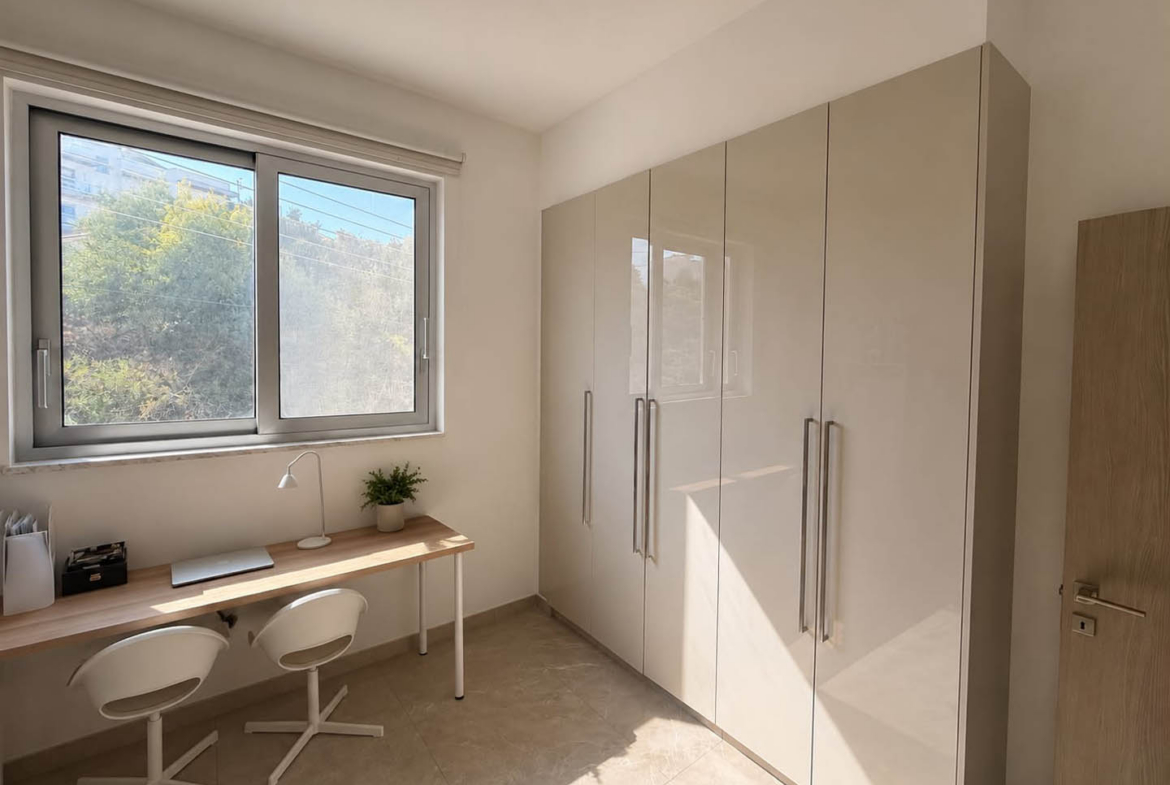 Spacious 2-Bedroom Apartment with High Ceilings