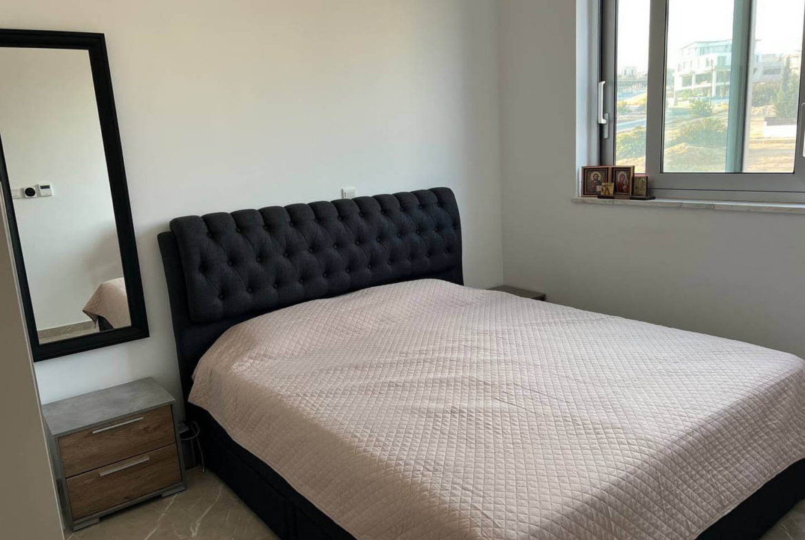 Spacious 2-Bedroom Apartment with High Ceilings