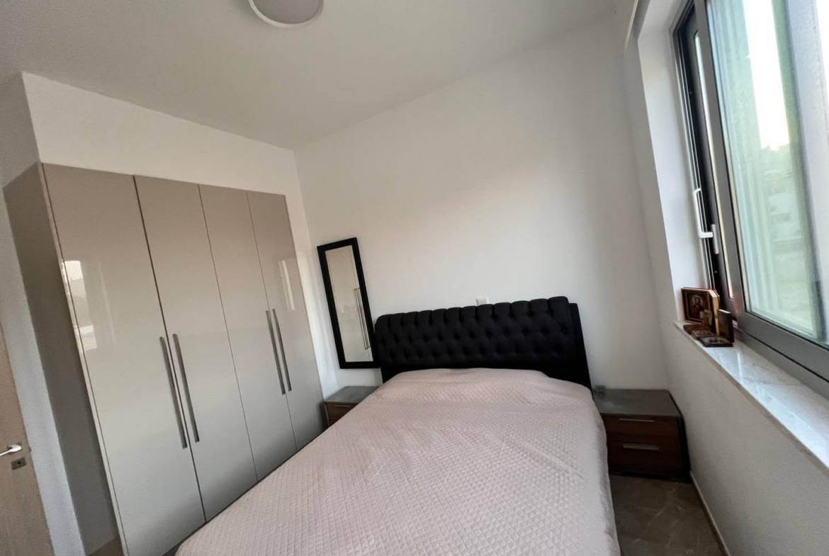 Spacious 2-Bedroom Apartment with High Ceilings