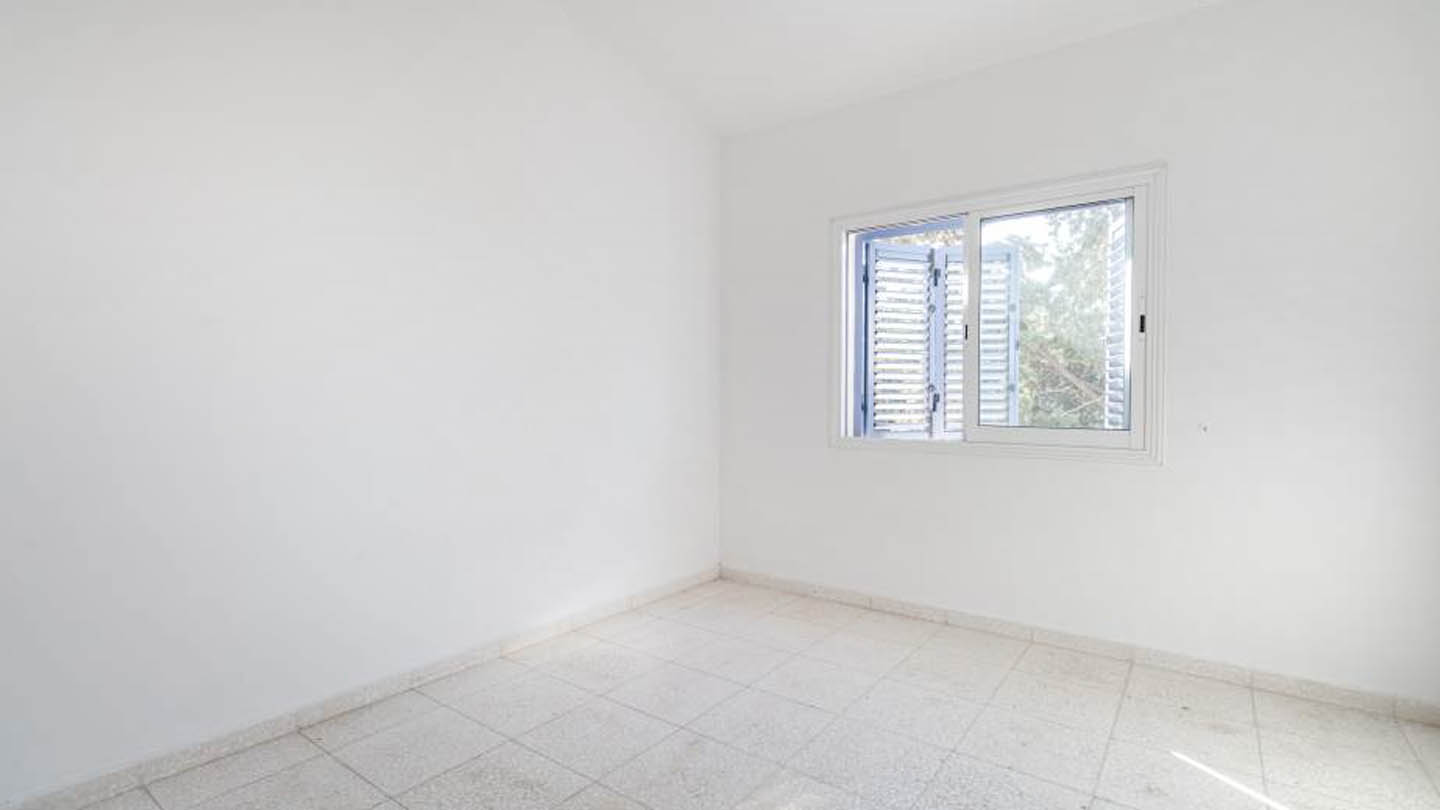 Bright 2-Bedroom Penthouse on the Top Floor, Close to the Sea