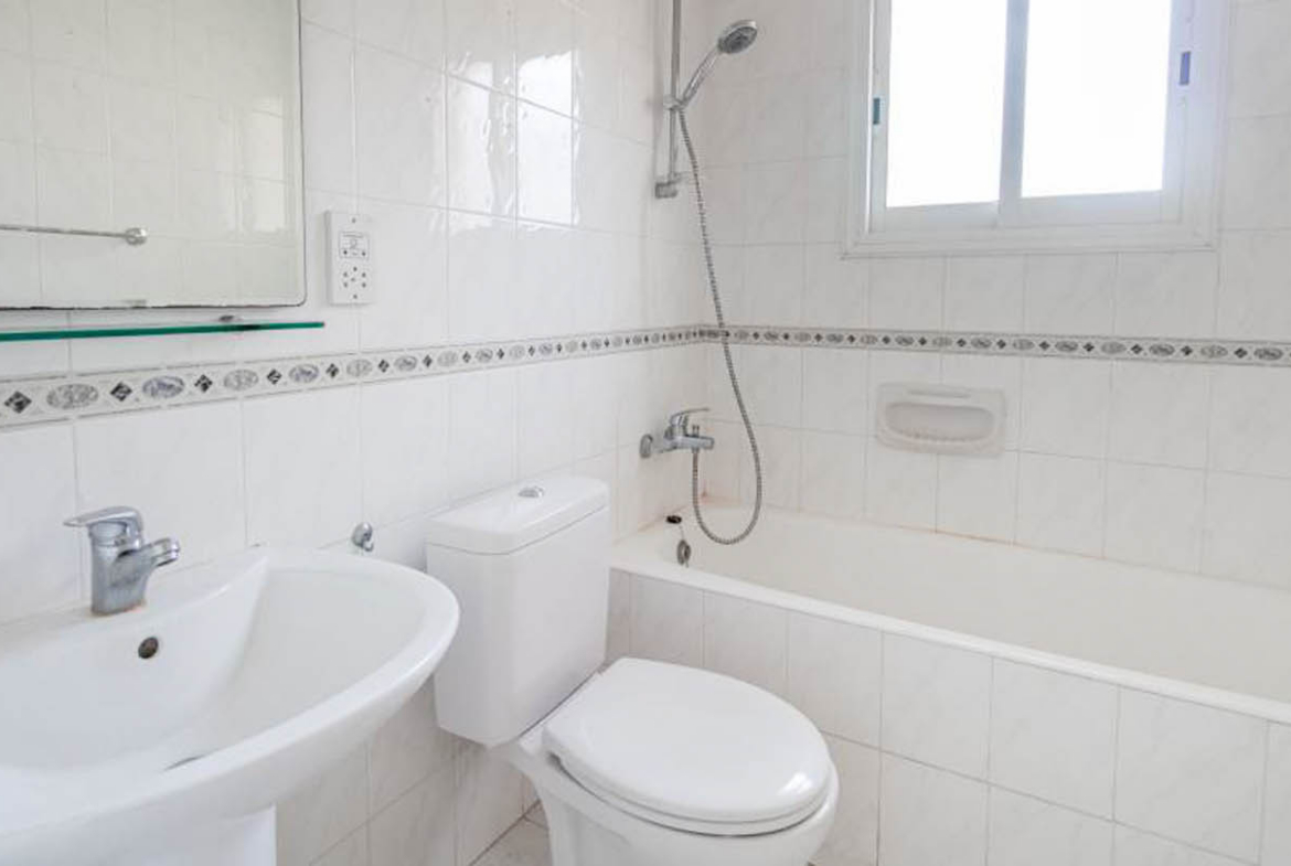 Bright 2-Bedroom Penthouse on the Top Floor, Close to the Sea