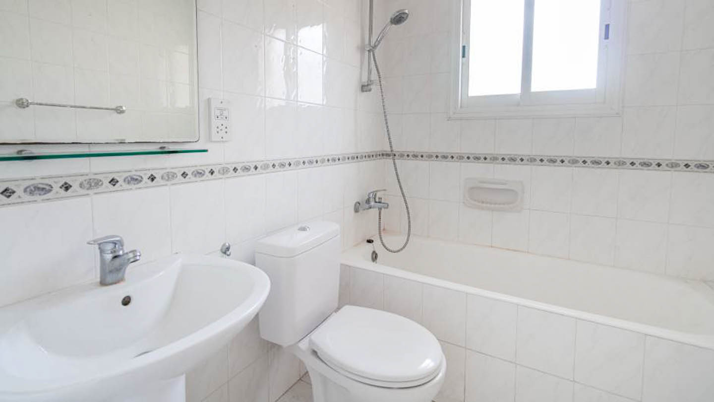 Bright 2-Bedroom Penthouse on the Top Floor, Close to the Sea