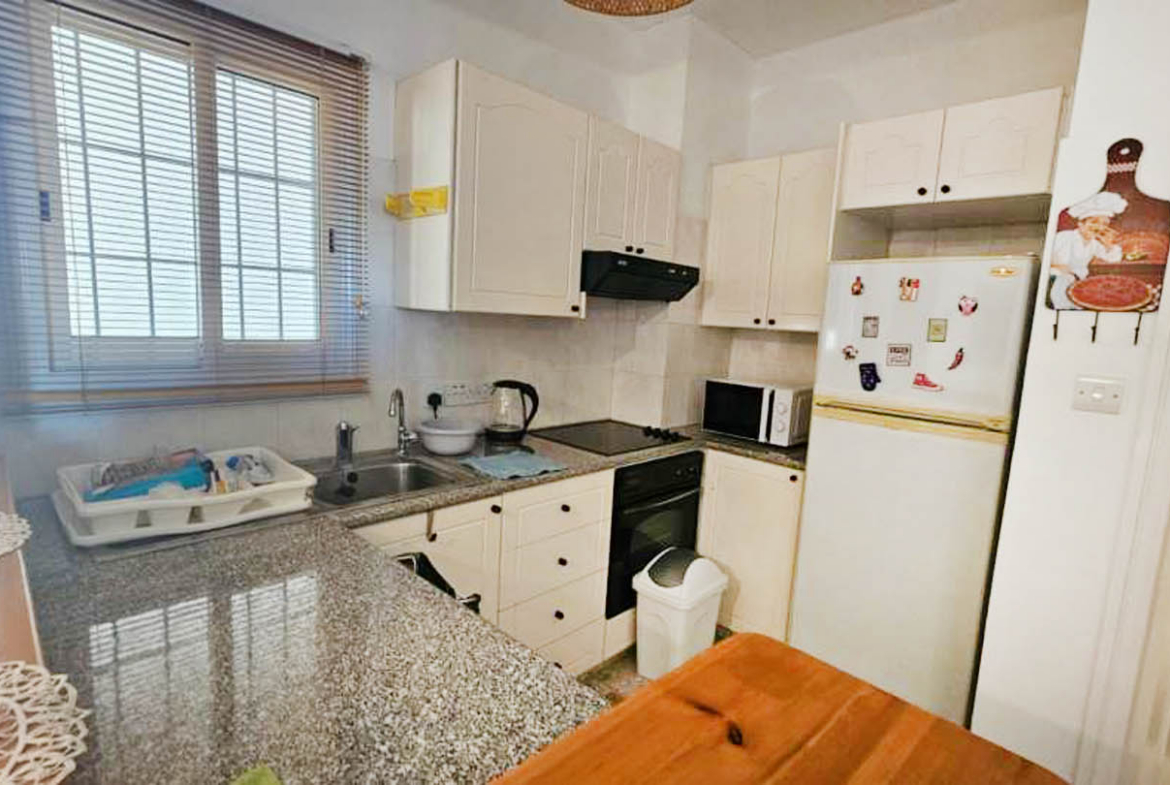 2-Bedroom Apartment on the top floor Close to the Sea