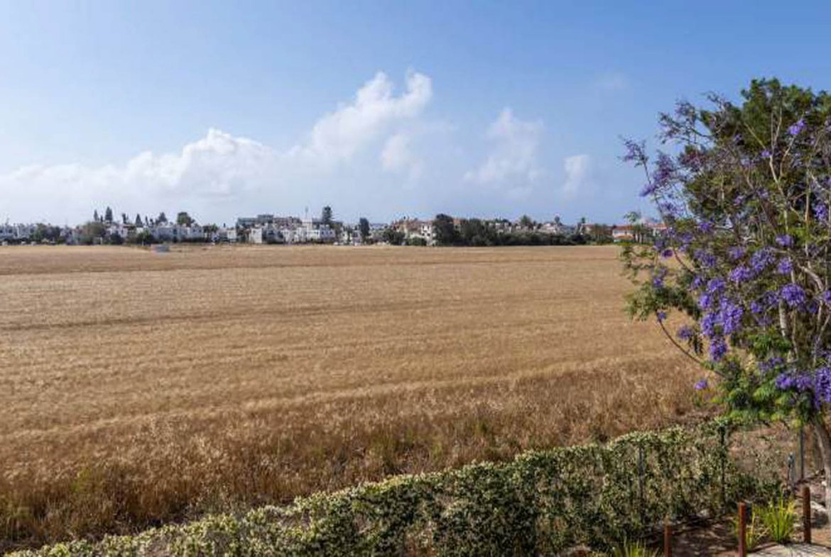 Bright Fully Furnished 2-Bedroom Apartment Close to the Sea