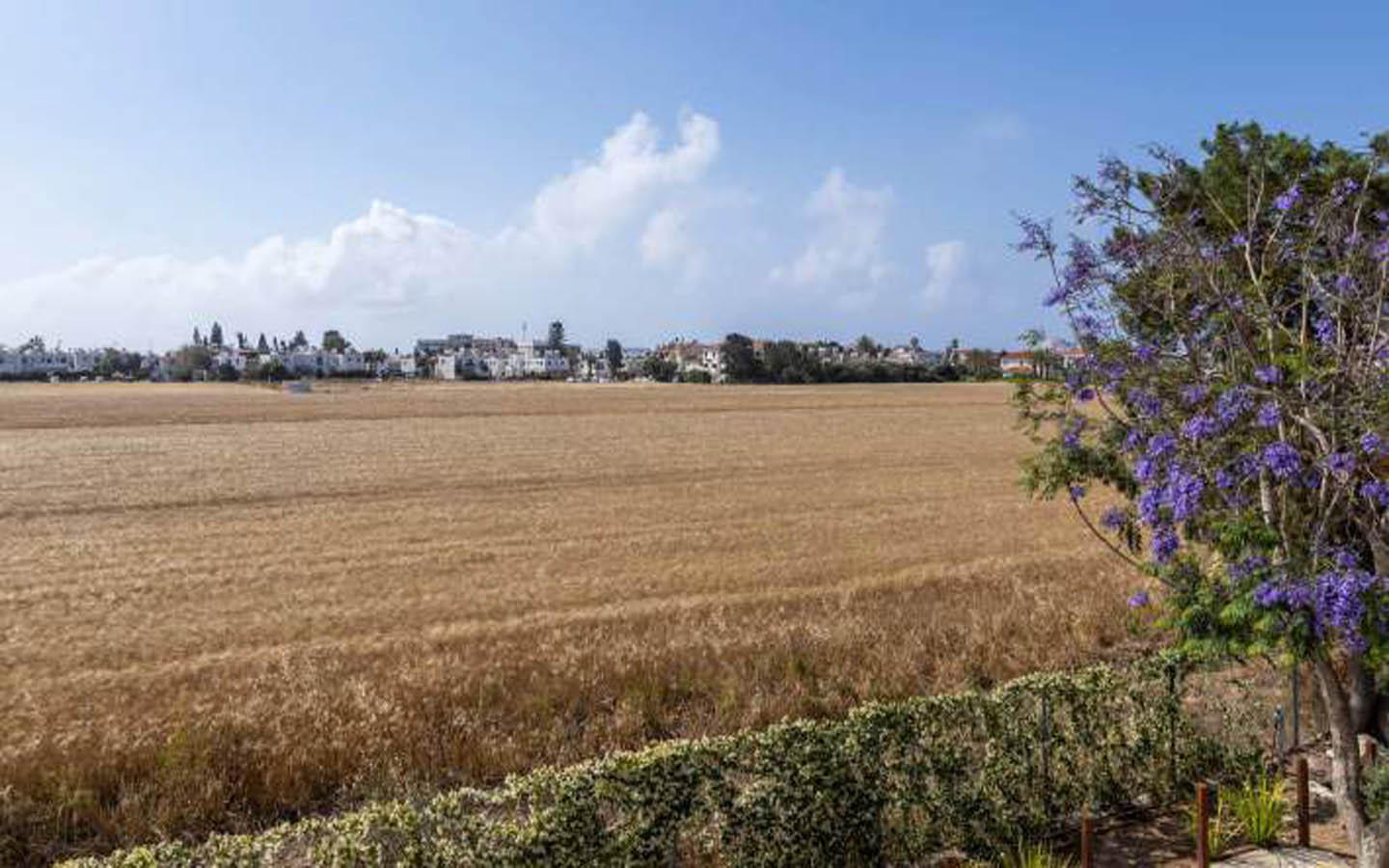 Bright Fully Furnished 2-Bedroom Apartment Close to the Sea