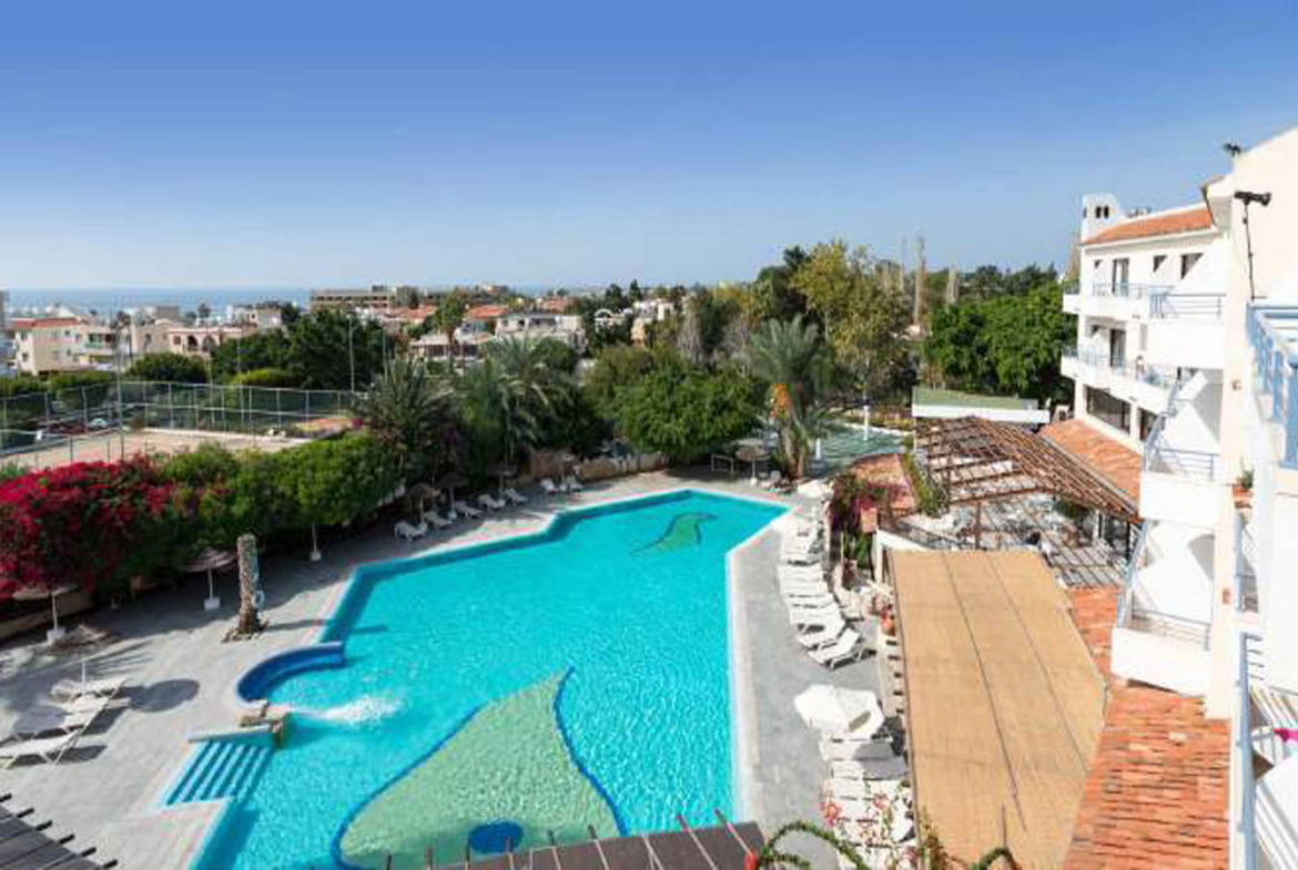 Bright Fully Furnished 2-Bedroom Apartment Close to the Sea