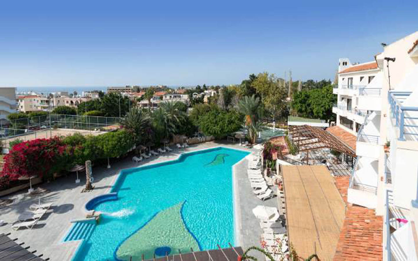 Bright Fully Furnished 2-Bedroom Apartment Close to the Sea