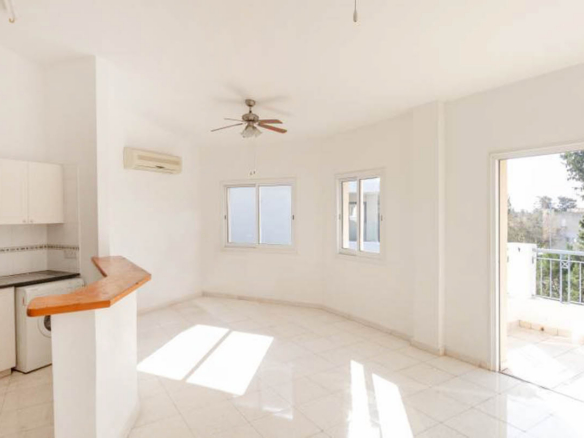 Bright 2-Bedroom Penthouse on the Top Floor, Close to the Sea