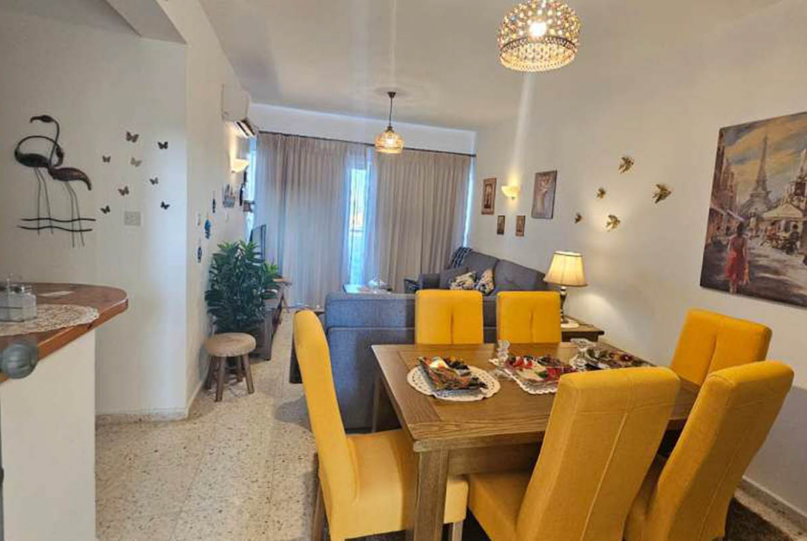 2-Bedroom Apartment on the top floor Close to the Sea