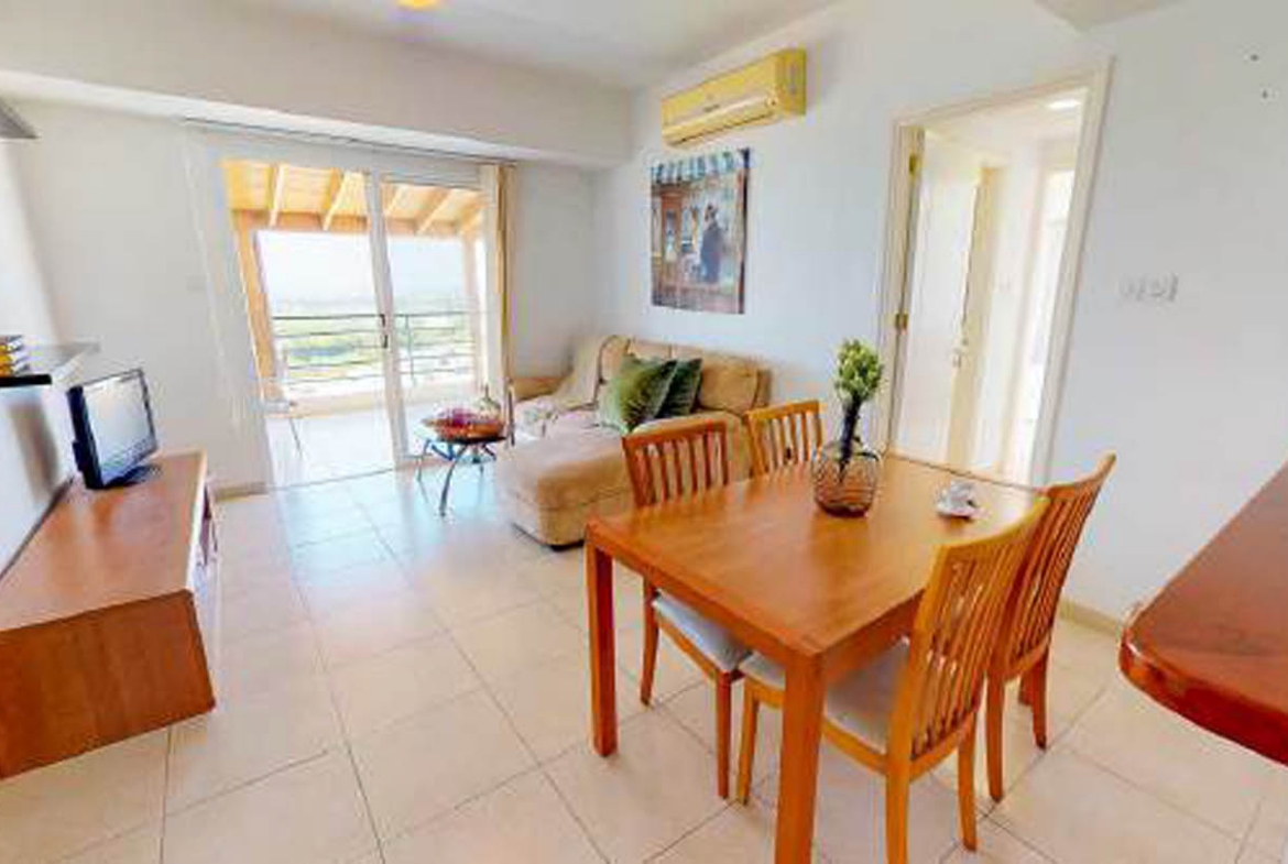 2-Bedroom Apartment with a Private Roof Terrace