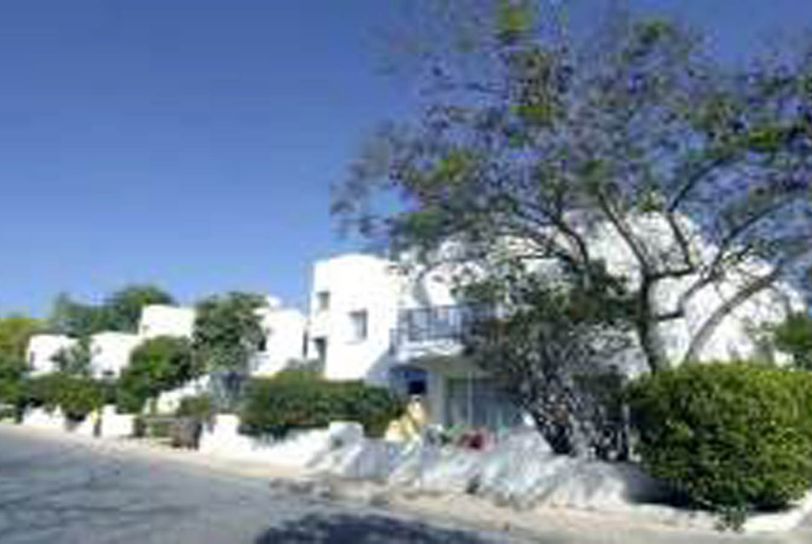 Bright Fully Furnished 2-Bedroom Apartment Close to the Sea